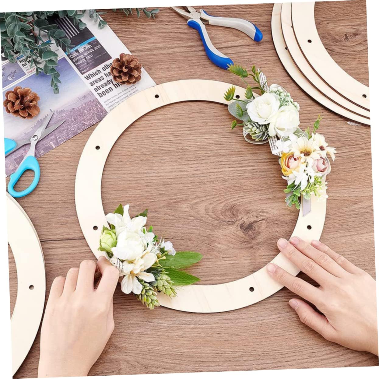 CIMAXIC 2pcs Wooden Ring Wreath Frame for DIY Decorations
