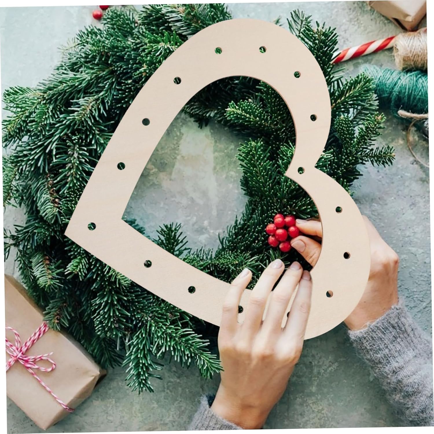 NUOBESTY 2pcs Heart Wreath Frame for Holiday Decor